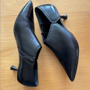 Donald Pliner pointed kitten heels, size 8 1/2M